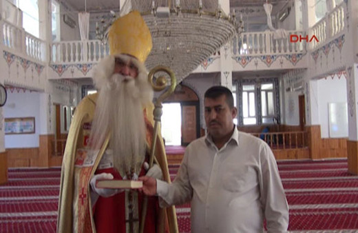 Alman Noel Baba camide dua edip barış diledi