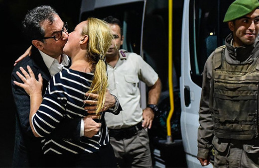 Kadri Gürsel'in eşi Nazire Kalkan Gürsel kimdir öpüşme fotoğrafı tek değil!