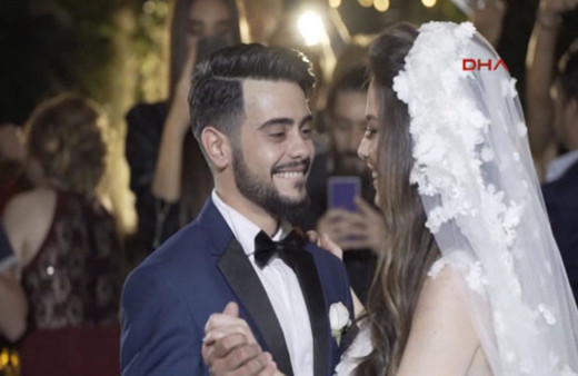 Rüzgar Erkoçlar, Tuğba Beyazoğlu ile evlendi