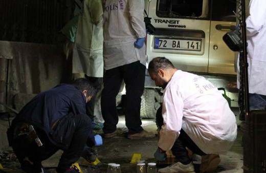 AK Parti İl Başkan yardımcısının aracına bombalı saldırı 