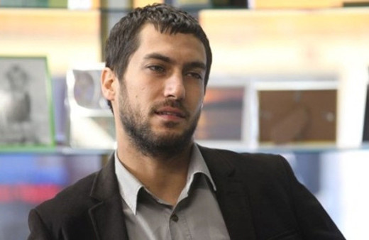 Siyah İnci ile geri dönüyor Berk Hakman yine aşıkların peşinde!