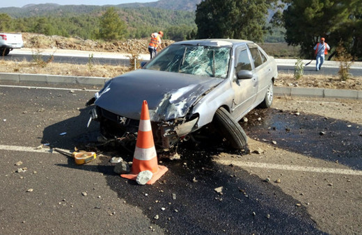 Muğla'da uygulama noktasındaki trafik polisine otomobil çarptı