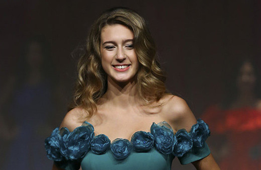 Tacı geri alınan Itır Esen'e bir şok daha!