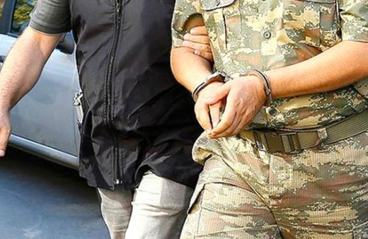 İzmir'de muvazzaf askerlere FETÖ operasyonu