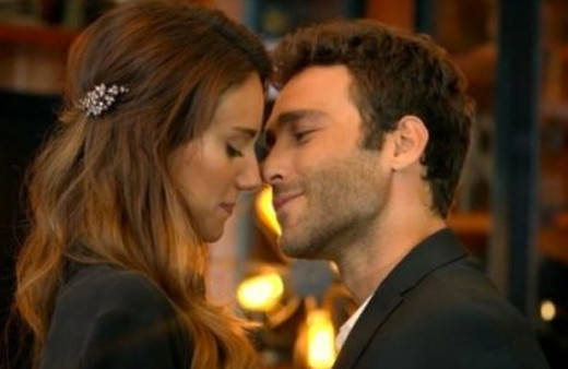 Ateşböceği 13.bölüm fragmanı Aslı ve Barış fena yakınlaştı