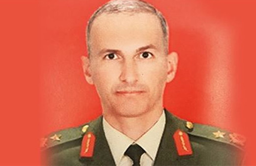 Hain Terzi'nin cebindeki notu almaya çalışan subay!