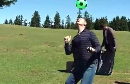 Bakan Soylu'dan yaylada futbol şovu