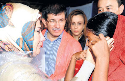 Emine Erdoğan Arakanlılara yardım için Bangladeş’de
