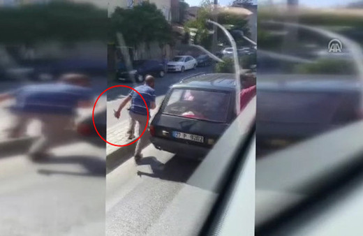 Şoföre bıçaklı saldırı girişimini yolcu engelledi