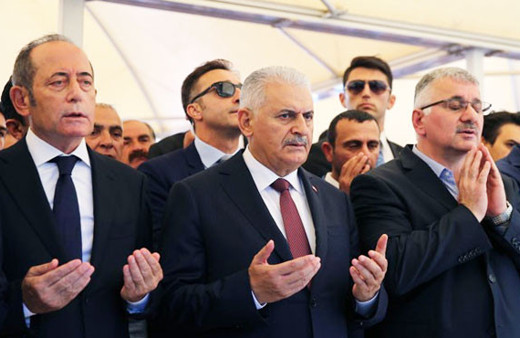 THY Müdürü Ekşi'nin acı günü Başbakan ve bakanlar yalnız bırakmadı