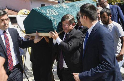 Şerif Mardin'in cenazesi Davutoğlu tabutuna omuz verdi