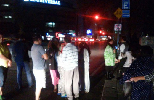 Meksika'da çok şiddetli deprem olay yerinden ilk görüntüler