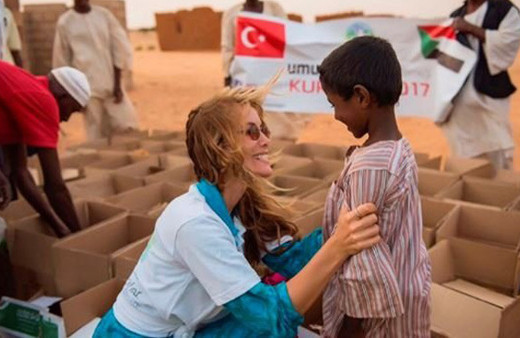 Gamze Özçelik, Müslüman katliamı için dünyaya seslendi 