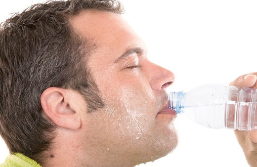 Aşırı terliyorsanız dikkat! Bakın bu neyin belirtisi