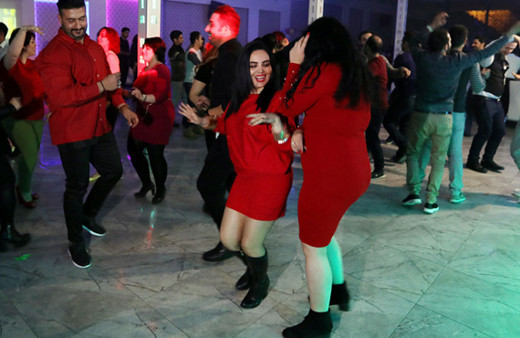 Yılbaşını Van'da kutlayan İranlılar kendilerinden geçti 