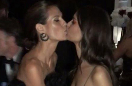 Damga vurdular! Sosyal medyayı sallayan öpüşme