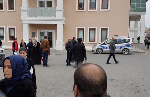 Velileri ayaklandıran iddia: Öğretmenden falçatalı tehdit!