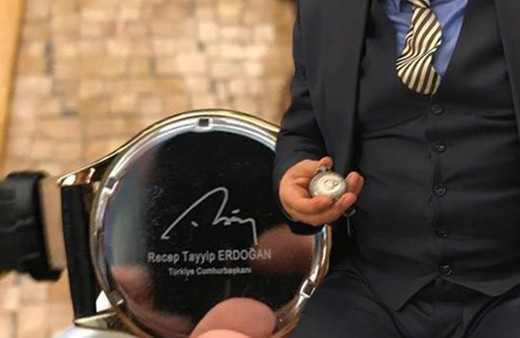 Kolunda Erdoğan'ın cebinde Bahçeli'nin saati AK Partili o isim