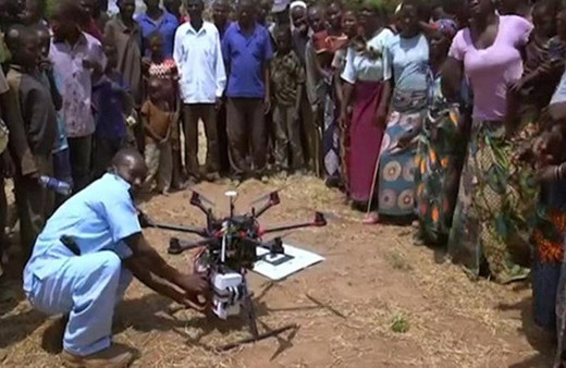  Uzaktaki köylere ilaç ulaştıran dronelar