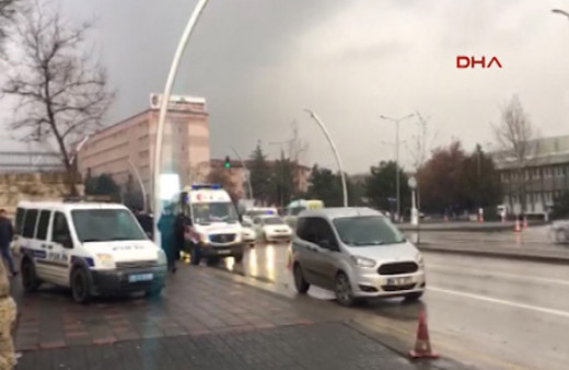 TBMM önünde üzerine benzin döküp kendini yaktı