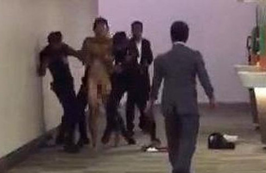 Viegrayı fazla kaçırdı çırılçıplak koştu