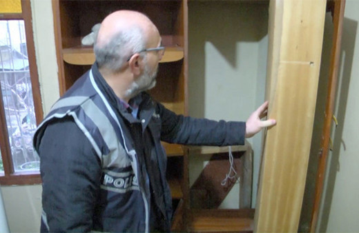 Dolabın içine yapılmış gizli bölmeden bakın ne çıktı!