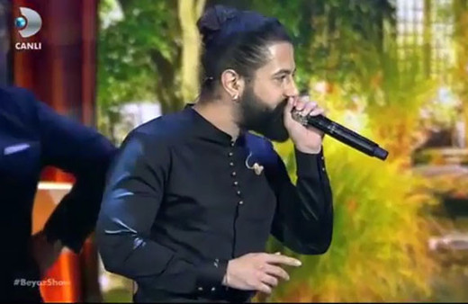 Beyaz Show'da Koray Avcı'dan Beatbox show