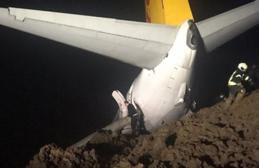 Trabzon'a iniş yapan yolcu uçağı pistten çıktı