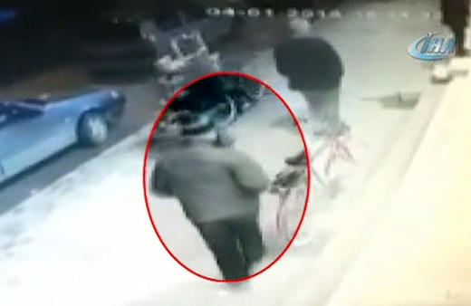 Market önündeki bisikleti çaldılar