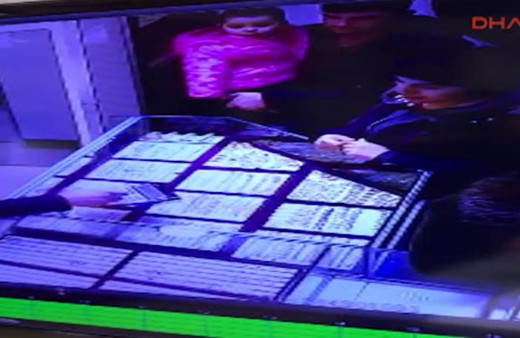 Sahte altın bozdurmak isteyen çocuklu çift yakalandı