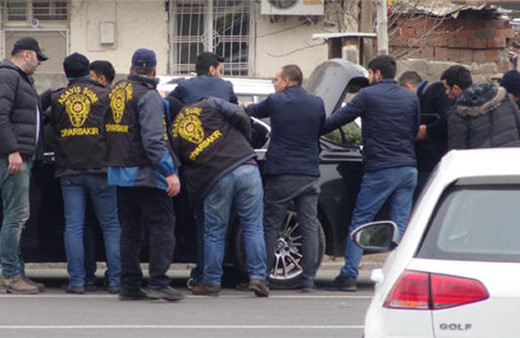 Diyarbakır'da silahlı çatışma: Ölü ve yaralılar var!