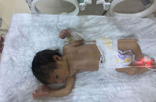 Mersin'de belediye otoparkında yeni doğmuş bebek bulundu