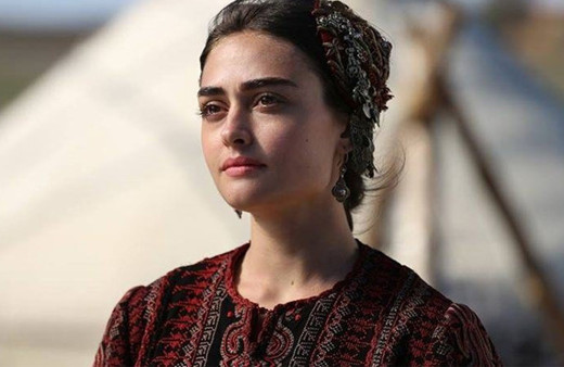 Diriliş Ertuğrul'un Halime'si Esra Bilgiç'in eski haline bakın