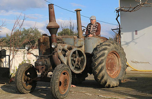 1950 model traktörünü 50 bin avroya satıyor
