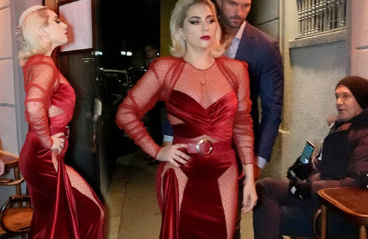 Transparan kıyafeti olay oldu! Bakan bir daha baktı