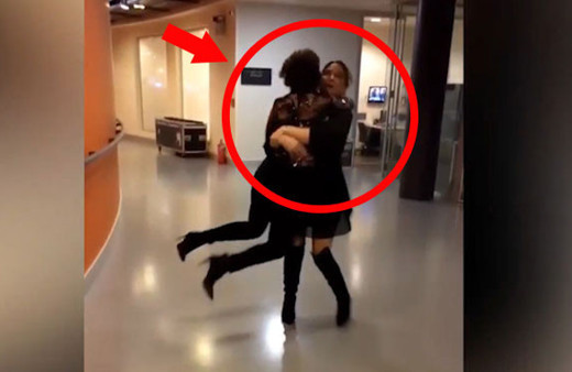 Hülya Avşar'a büyük şok arkasından geldi ve bir anda kucakladı