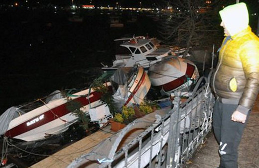 Zonguldak'ta fırtına hayata felç etti