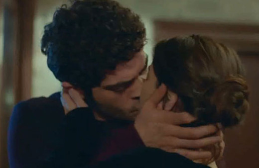 Bizim Hikaye'ye damga vuran ateşli öpüşme sahnesi