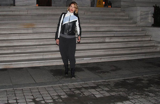 Ünlü oyuncu köyden şalvarıyla geldi