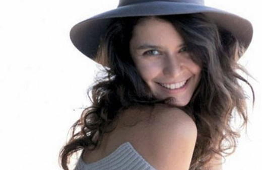 Beren Saat 2 aylık hamile neden köşe bucak kaçıyor