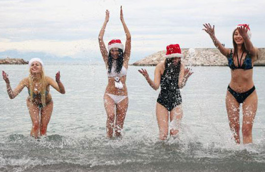 Rus güzeller Antalya plajlarını şenlendirdi! Yılın ilk günü...