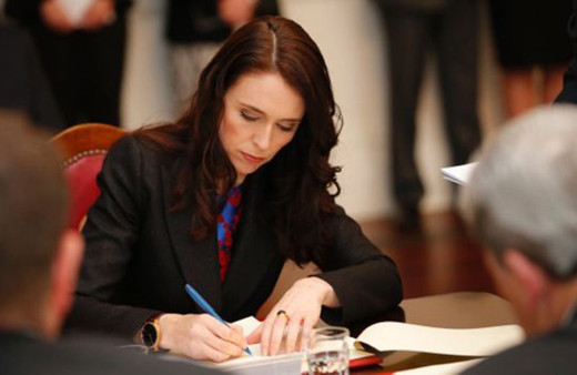 Başbakan sevgilisinden hamile kaldı