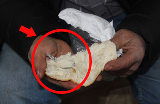 Bu kadarına pes ekmeğin içinde öyle bir şey çıktı ki!