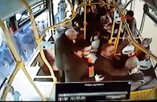 İETT şoförünün hayat kurtaran ilk yardımı kamerada