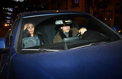 Set aşıkları yolda kavga ederken kaza yaptı!