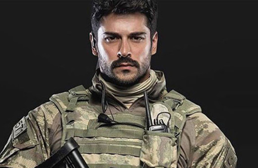 Burak Özçivit Afrin paylaşımıyla rezil oldu yorumları kapattı