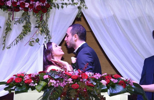 Yeşim Salkım'ın kızının düğününde davetsiz misafir tüm gözler üstündeydi