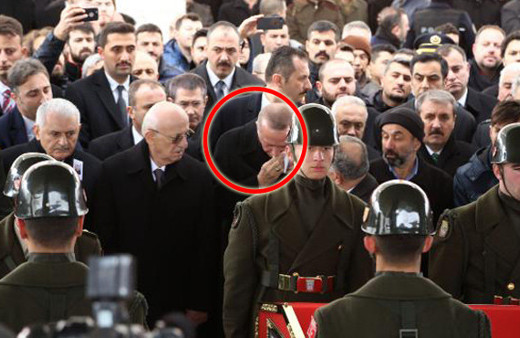 Türkiye'nin yüreğini yakan cenazede Erdoğan ağladı