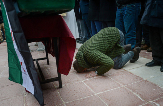 Şehit cenazesinde yürek yakan fotoğraf!