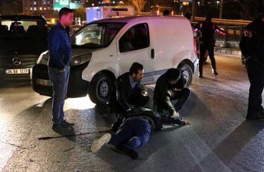 Beyoğlu'nu savaş alanına çevirdiler! Kardeşlerin yaptığına bak